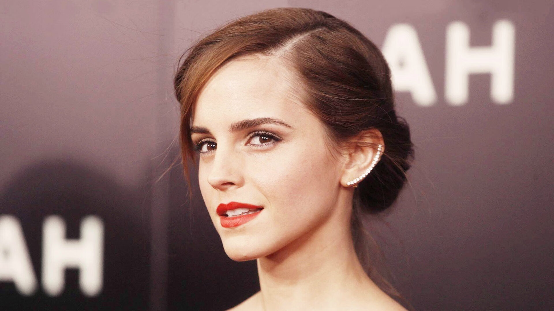 开云官网-南安普顿客场逼平狼队，稳固中游位置，南安普顿球迷